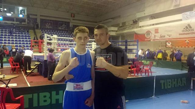 Proaspătul medaliat Sami Kukut alături de antrenorul Andu Vornicu