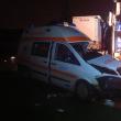Ambulanţa aflată în misiune a fost izbită de un tir cu numere de Suceava