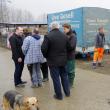 Voluntarii germani, muncind să ofere condiţii cât mai bune câinilor din adăpostul de animale al Sucevei