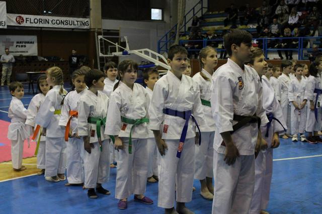 Sportivii clubului Fudo din Vatra Dornei au câștigat 7 medalii la naționalele de karate tradițional pentru copii