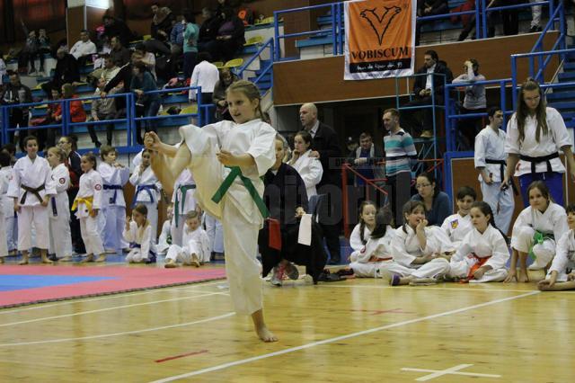 Sportivii clubului Fudo din Vatra Dornei au câștigat 7 medalii la naționalele de karate tradițional pentru copii