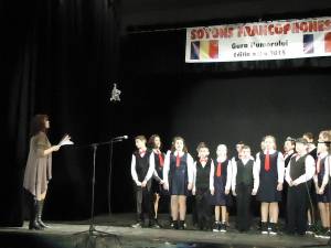 Elevi ai Școlii Todirești pe scena din Gura Humorului