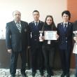 Câştigătorii Cupei Presei la Tir, alături de reprezentanţi ai IPJ Suceava