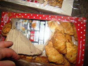 Ţigări de provenienţă ucraineană, ascunse în cutii cu prăjituri