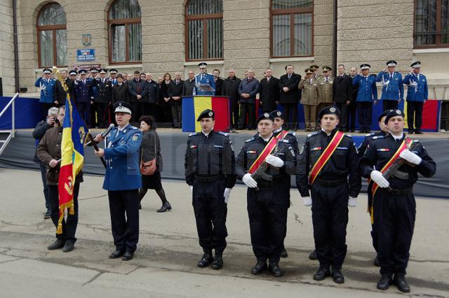 Jandarmii suceveni au primit Drapelul de luptă, simbol al onoarei, vitejiei şi al gloriei militare