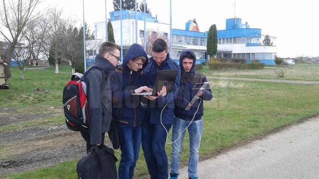 Patru elevi suceveni sunt reprezentanţii României la un concurs al Agenţiei Spaţiale Europene