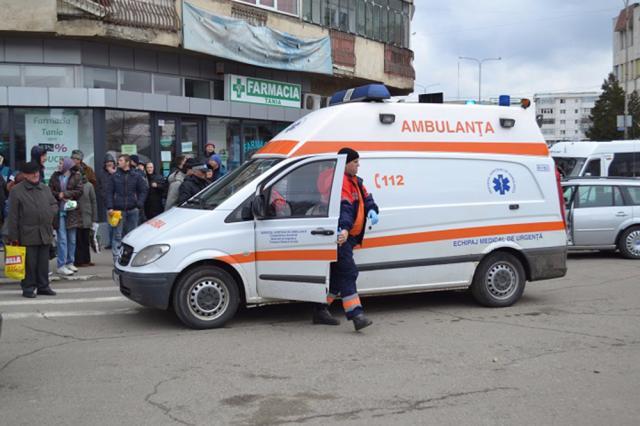 Atacatorul a fost încătuşat de poliţişti. Foto: ziaruldepenet