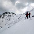 Zăpada la munte ajunge şi la 2,5 metri. Turiştii sunt atenţionaţi să-şi ia măsuri de precauţie