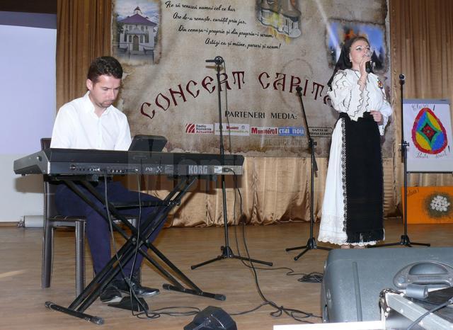 Concert caritabil Paula Seling, la sărbătoarea „Joia Mare la Poiana Stampei”