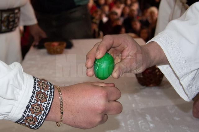 Concurs de ciocnit ouă la Mănăstirea Humorului