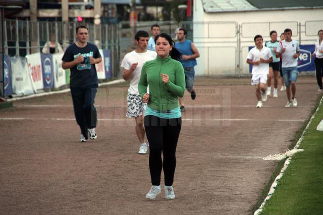 Suceveni la alergat pe stadionul Areni
