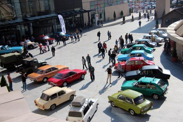 Retro Mobil Club România organizează sâmbătă, pe platoul de la intrarea principală în Iulius Mall Suceava, Retro parada primăverii