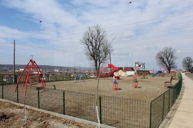 Cel mai nou loc de joacă din Suceava, dat în folosinţă în cartierul Tinereţii