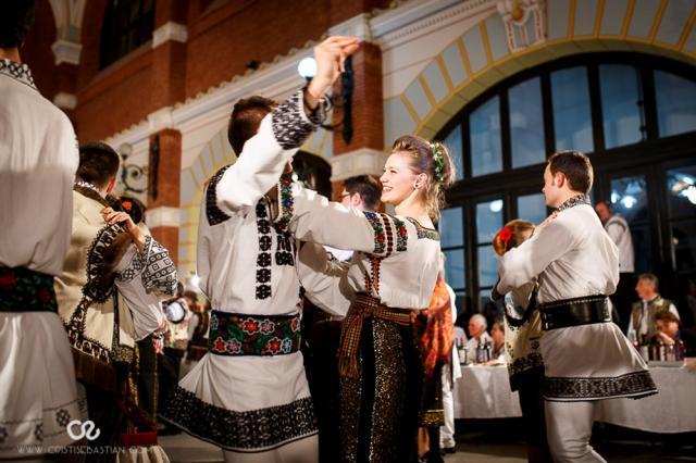 Peste 500 de artişti şi iubitori de folclor au însufleţit vineri seară Gara din Burdujeni, la Balul gospodarilor. Foto: Cristi Sebastian