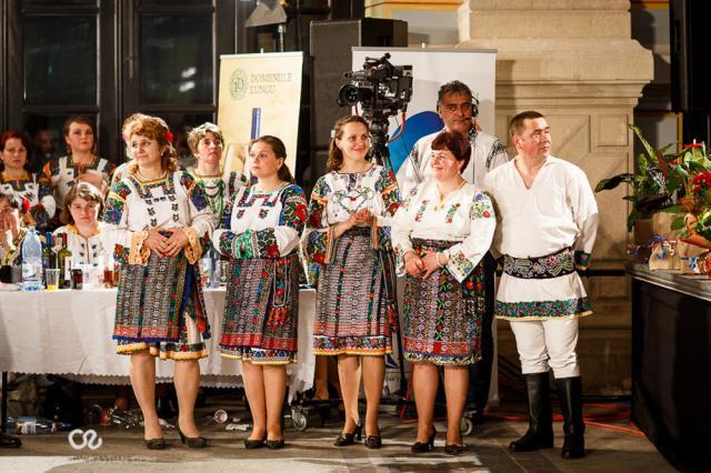 Peste 500 de artişti şi iubitori de folclor au însufleţit vineri seară Gara din Burdujeni, la Balul gospodarilor. Foto: Cristi Sebastian