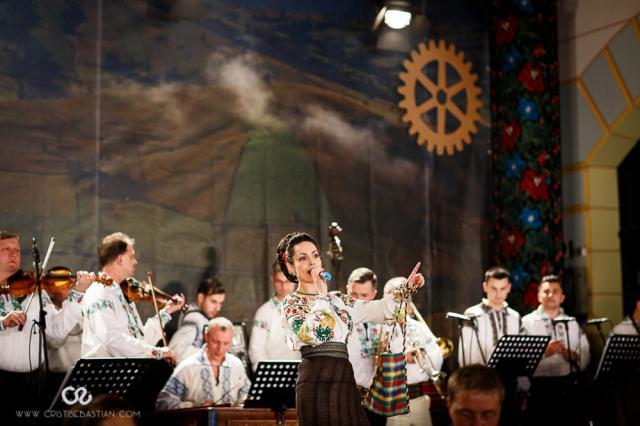 Peste 500 de artişti şi iubitori de folclor au însufleţit vineri seară Gara din Burdujeni, la Balul gospodarilor. Foto: Cristi Sebastian