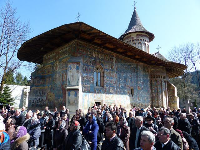 Sute de credincioşi au participat ieri la hramul Mănăstirii Voroneţ