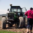 Şeful Direcţiei Agricole Suceava a dat scaunul din birou pe cel din tractor