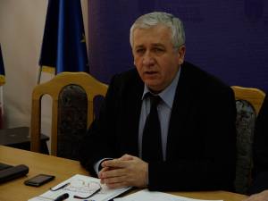 Prefectul de Suceava, Constantin Harasim, a schimbat regulile de acordare a audienţelor la instituţia pe care o conduce