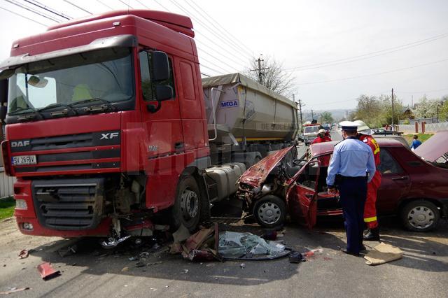 Dacia a fost grav avariată în partea din faţă