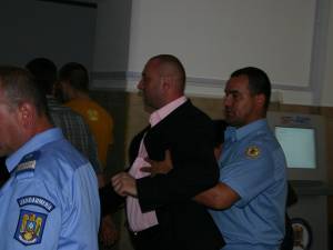 Cristian Iordache a fost încătuşat într-un dosar al DIICOT Vrancea, în care a fost pus sub acuzare pentru contrabandă