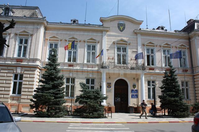 Primăria Rădăuţi nu are nici primar, nici viceprimar, nici Consiliu Local şi nici un secretar al municipiului, care să poată asigura conducerea instituţiei