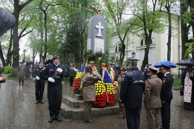 Ziua Veteranilor de Război, marcată în centrul Sucevei