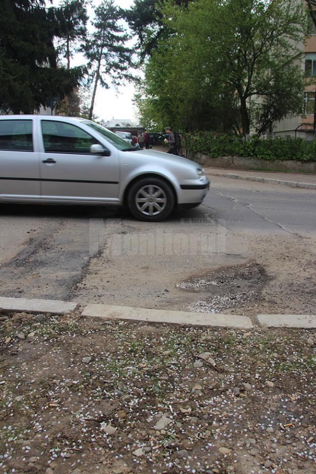 Strada Mărăşeşti va fi refăcută cu covor asfaltic, dar lucrările neterminate ale celor de la Pfeiffer întârzie demararea asfaltării mult aşteptate