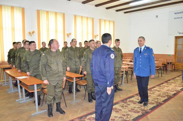 Un grup de militari ucraineni se antrenează la Şcoala de Jandarmi Fălticeni