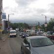 Lucrările de asfaltare la podul peste apa Sucevei au dat peste cap traficul rutier