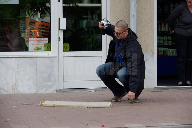 Materiale care pot ucide, aruncate de la un bloc turn pe bulevardul George Enescu