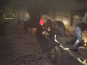 Un bătrân a încărcat o căruţă cu fier vechi furat de la o balastieră