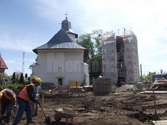 Extinderea suprafeţei decopertate din cimitirul Bisericii „Sf. Simion” aduce noi dovezi de locuire a zonei înainte de a deveni necropolă