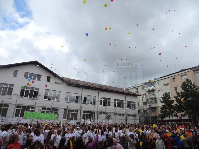 Elevii de la Şcoala Gimnazială „Miron Costin” au votat pentru educaţie