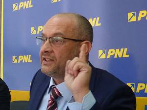Alexandru Băişanu: „Ei pot fi daţi afară pe motive de incompetenţă, nu politice”