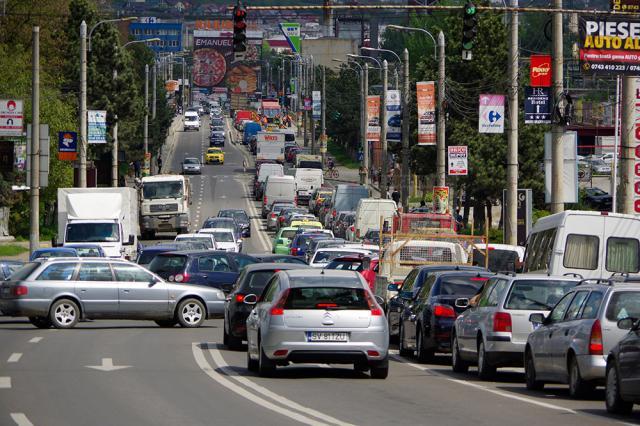 Traficul între centru şi cartierul Burdujeni este foarte aglomerat