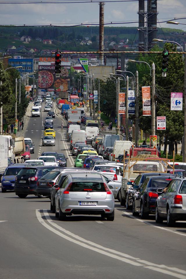Traficul între centru şi cartierul Burdujeni este foarte aglomerat