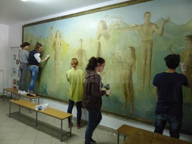 Ateliere de lucru, expoziţii şi spectacol folcloric la Centrul Şcolar de Educaţie Incluzivă Suceava