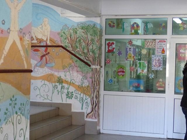 Ateliere de lucru, expoziţii şi spectacol folcloric la Centrul Şcolar de Educaţie Incluzivă Suceava