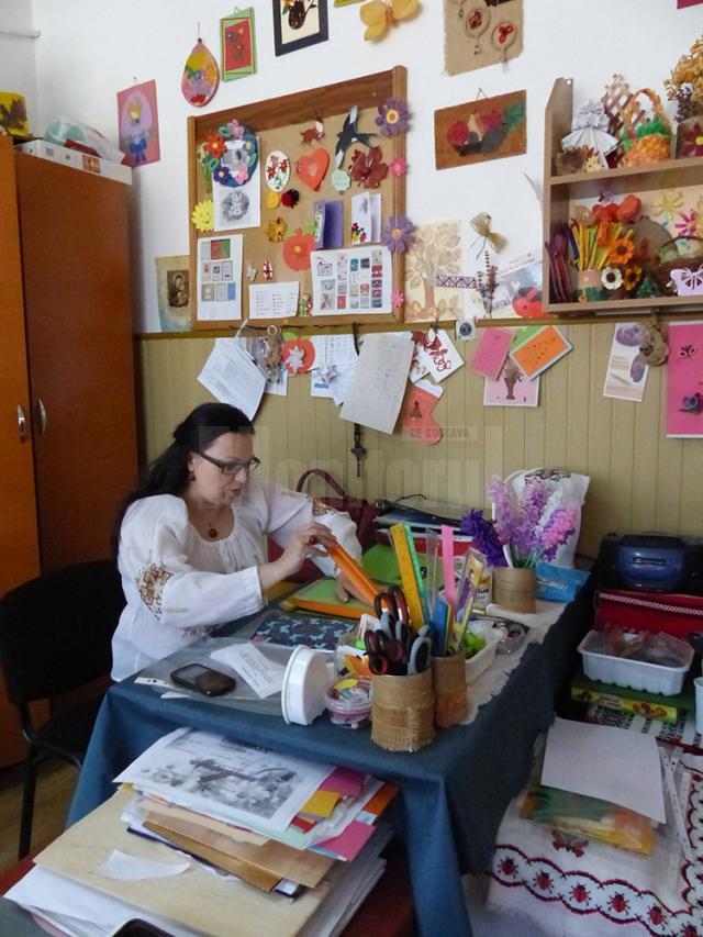 Ateliere de lucru, expoziţii şi spectacol folcloric la Centrul Şcolar de Educaţie Incluzivă Suceava