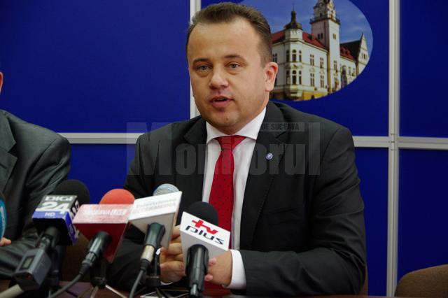 Ministrul delegat pentru Dialog Social, Liviu Pop, a participat ieri, la Prefectura Suceava, la două şedinţe ale comisiei de dialog social