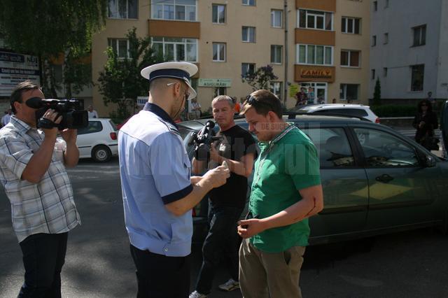 S-a răsturnat cu un Mercedes ML în sensul giratoriu de la fostul Cinema Modern