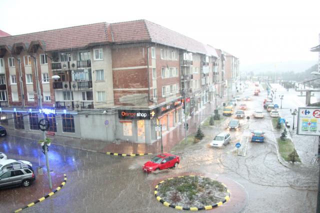 Centrul Sucevei, inundat