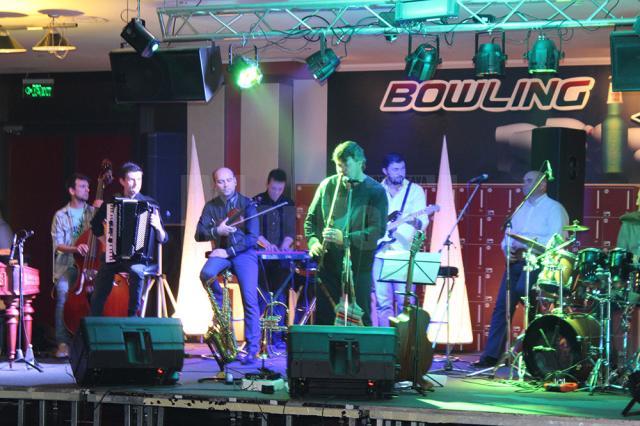 Experiment acustic la Bowling Club Strikers, cu Vali Boghean Band