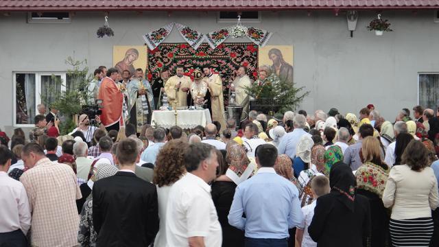 Credincioșii ortodocși din comuna Burla au sărbătorit duminica trecută hramul comunei, în același timp cu Pogorârea Sfântului Duh sau Rusaliile