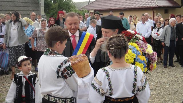 Biserica din comuna Burla a fost resfințită de ÎPS Pimen