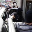 Doi tineri, prinşi în centrul Sucevei cu un colet suspect în care s-ar afla droguri