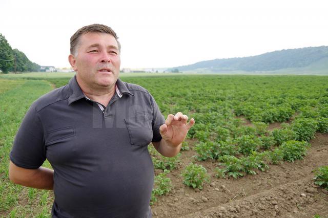 Mihai Flutur, un fermier foarte îngrijorat de lipsa precipitaţiilor