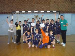 Echipa de minihandbal CSU Junior Suceava luptă pentru un loc cât mai bun la turneul semifinal