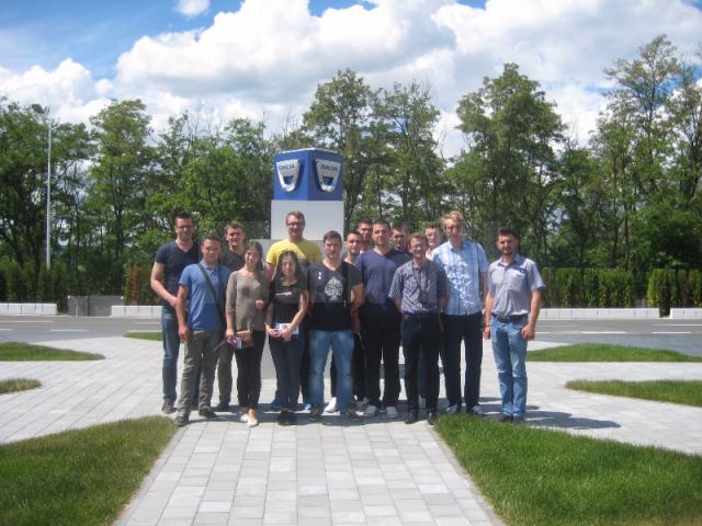 Studenți de la Inginerie Mecanică, în vizită la Uzinele Dacia-Renault